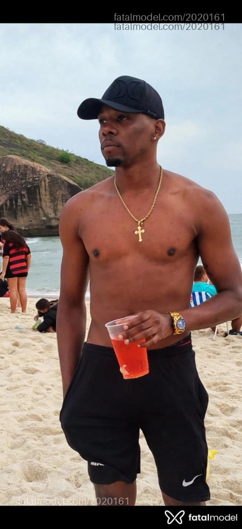 Acompanhante homem morena (o) de olhos castanhos - Chokito Acompanhante homem morena (o) de olhos castanhos - Chokito