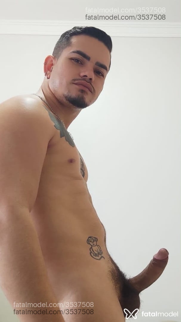 Acompanhante homem com cabelo castanho de olhos castanhos - Diêgo Santana Acompanhante homem com cabelo castanho de olhos castanhos - Diêgo Santana
