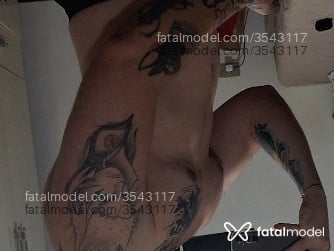 Acompanhante homem com cabelo castanho de olhos castanhos - Henry Acompanhante homem com cabelo castanho de olhos castanhos - Henry