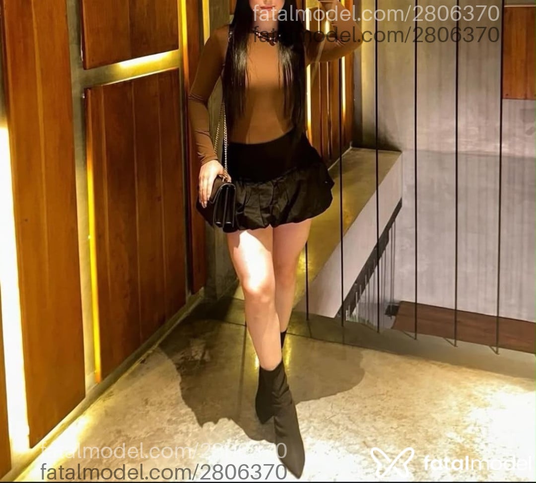 Acompanhante mulher morena (o) de olhos pretos - Julia Mendes