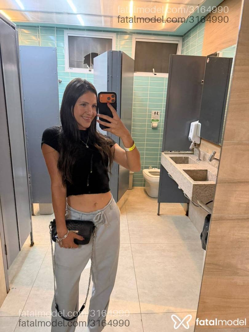 Acompanhante mulher com cabelo castanho de olhos verdes em Piracicaba - Ravena Beifong