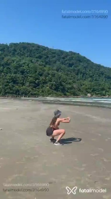 Acompanhante mulher com cabelo castanho de olhos verdes em Pouso Alegre - Carla