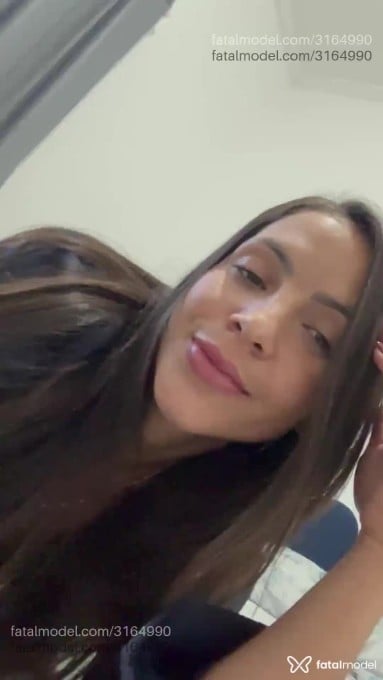Acompanhante mulher com cabelo castanho de olhos verdes em Pouso Alegre - Carla