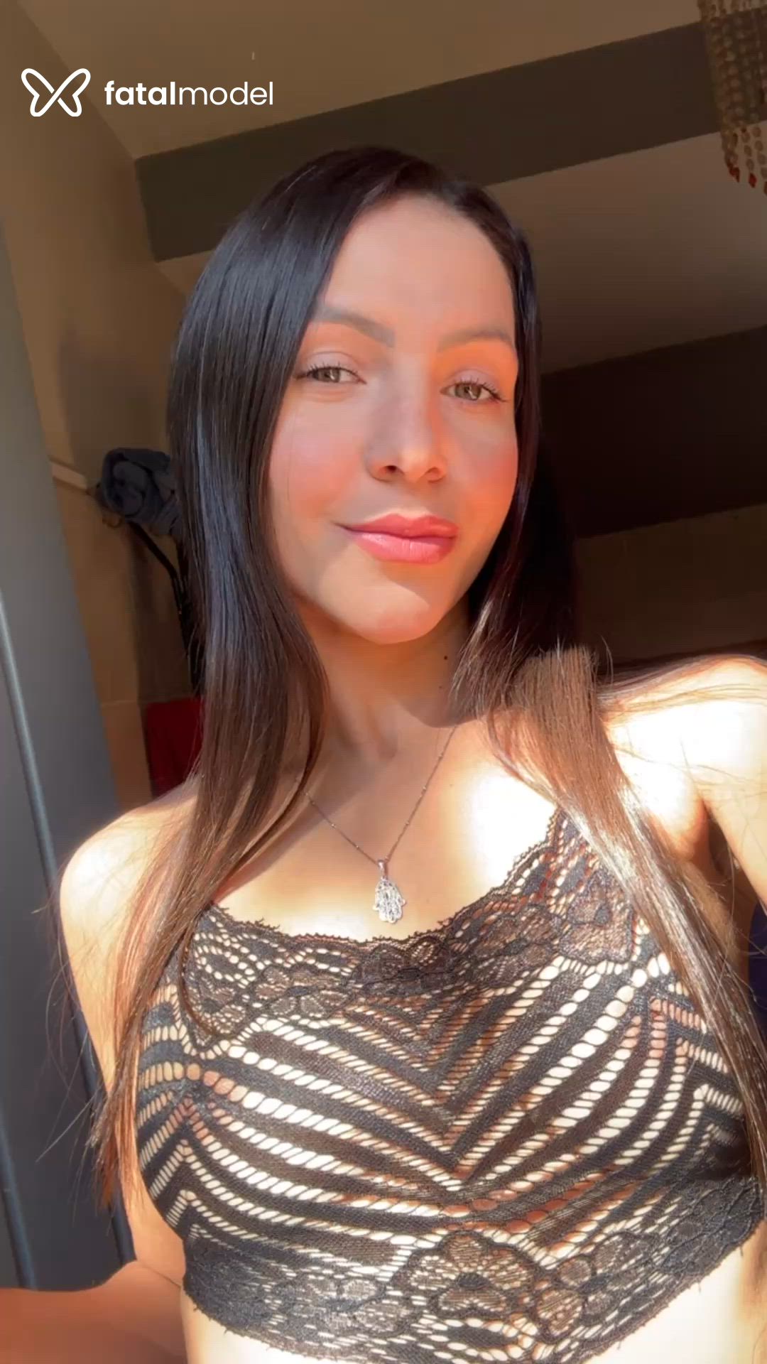 Acompanhante mulher com cabelo castanho de olhos verdes - Ravena Beifong