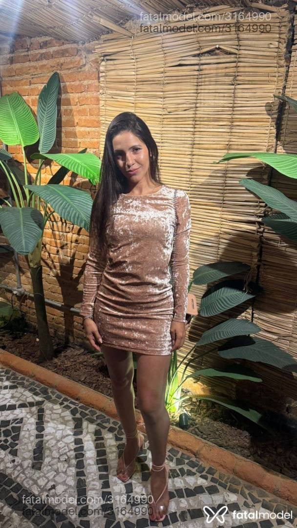 Acompanhante mulher com cabelo castanho de olhos verdes em Pouso Alegre - Carla