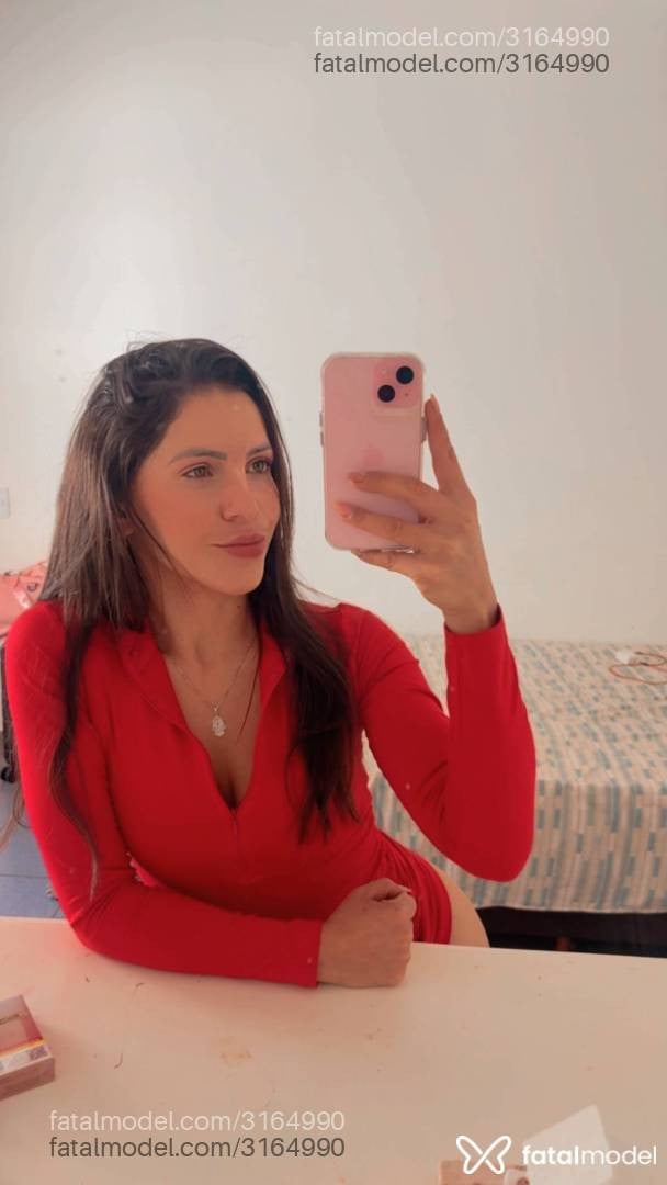 Acompanhante mulher com cabelo castanho de olhos verdes em Alfenas - Ravena Beifong