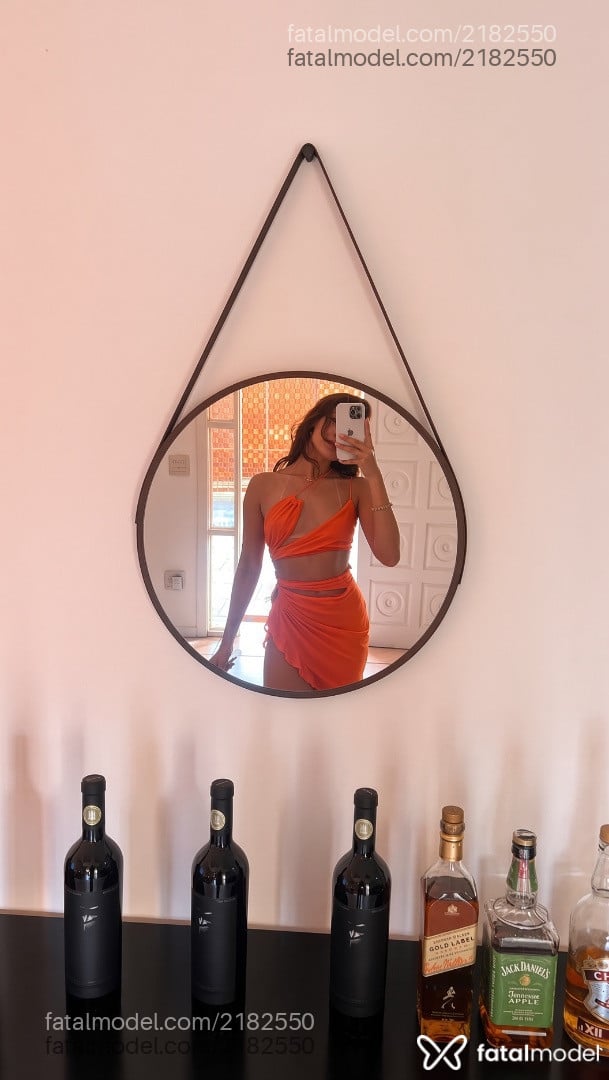 Acompanhante mulher com cabelo castanho de olhos castanhos - Bibiazv