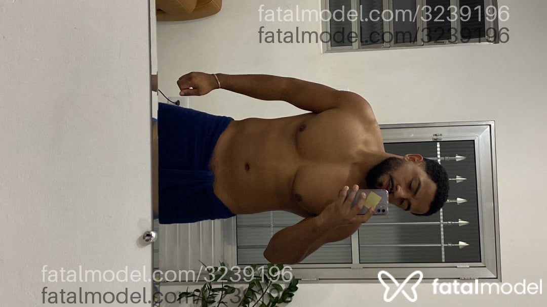 Acompanhante homem morena (o) de olhos pretos - Igoor