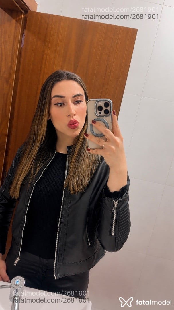 Acompanhante mulher trans morena (o) de olhos castanhos - Pati