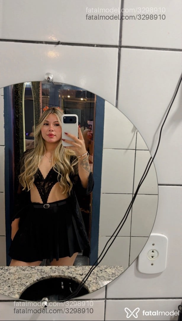 Acompanhante mulher loira (o) de olhos castanhos - Isadora Alves