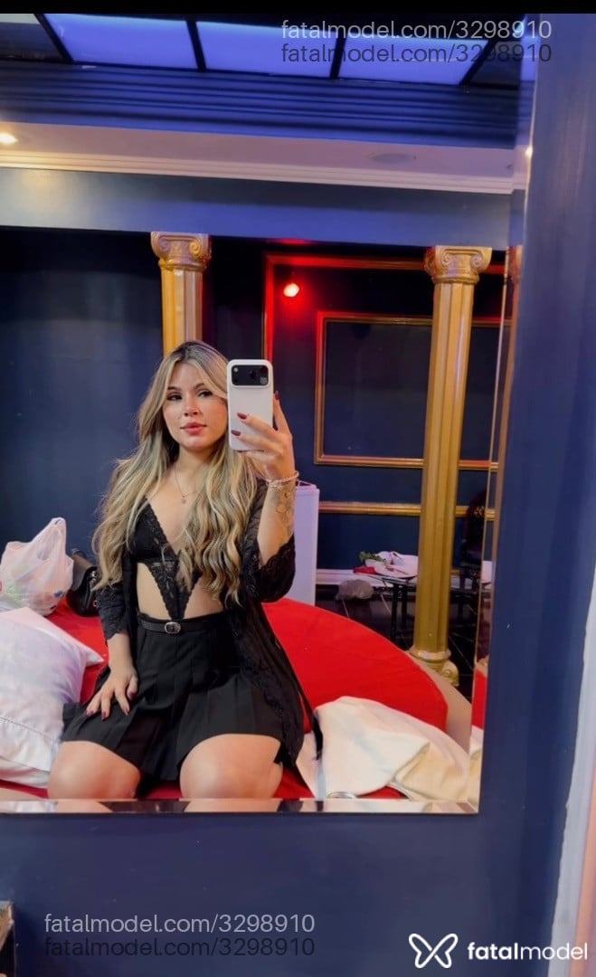 Acompanhante mulher loira (o) de olhos castanhos - Isadora Alves