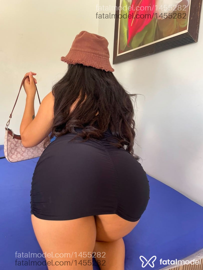 Acompanhante mulher com cabelo castanho de olhos castanhos - Camila