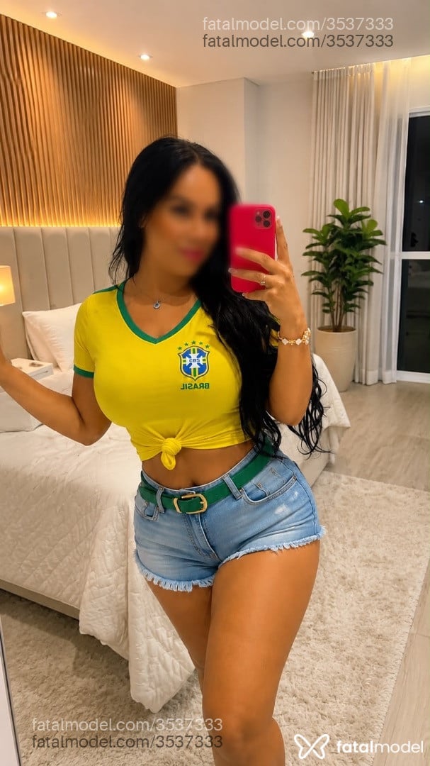 Acompanhante mulher morena (o) de olhos castanhos - Melisa