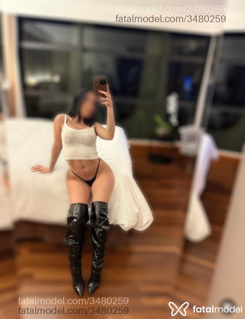 Acompanhante mulher com cabelo castanho de olhos castanhos - Yasmim