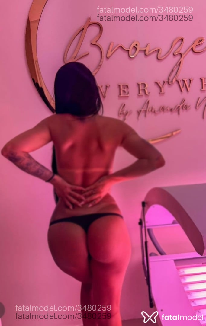 Acompanhante mulher com cabelo castanho de olhos castanhos - Yasmim