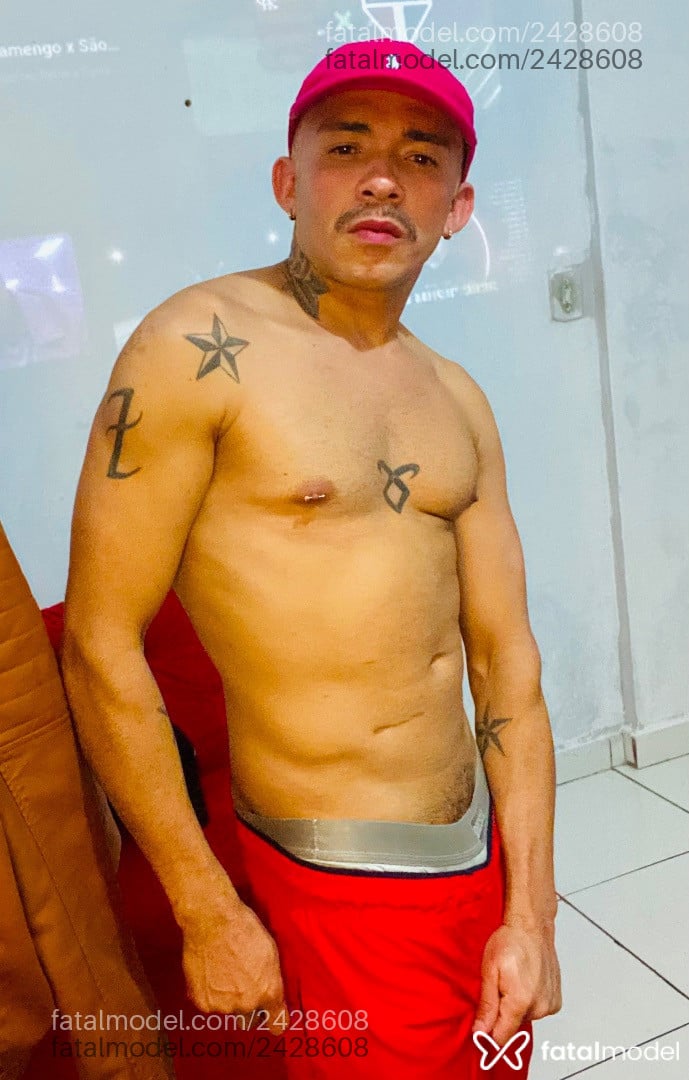 Acompanhante homem loira (o) de olhos castanhos - Marrento