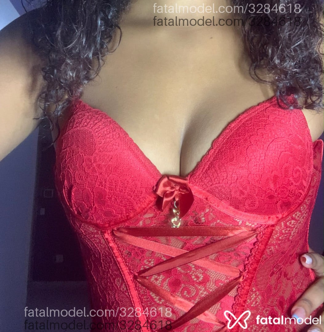 Acompanhante mulher morena (o) de olhos pretos - Thayane Menezes