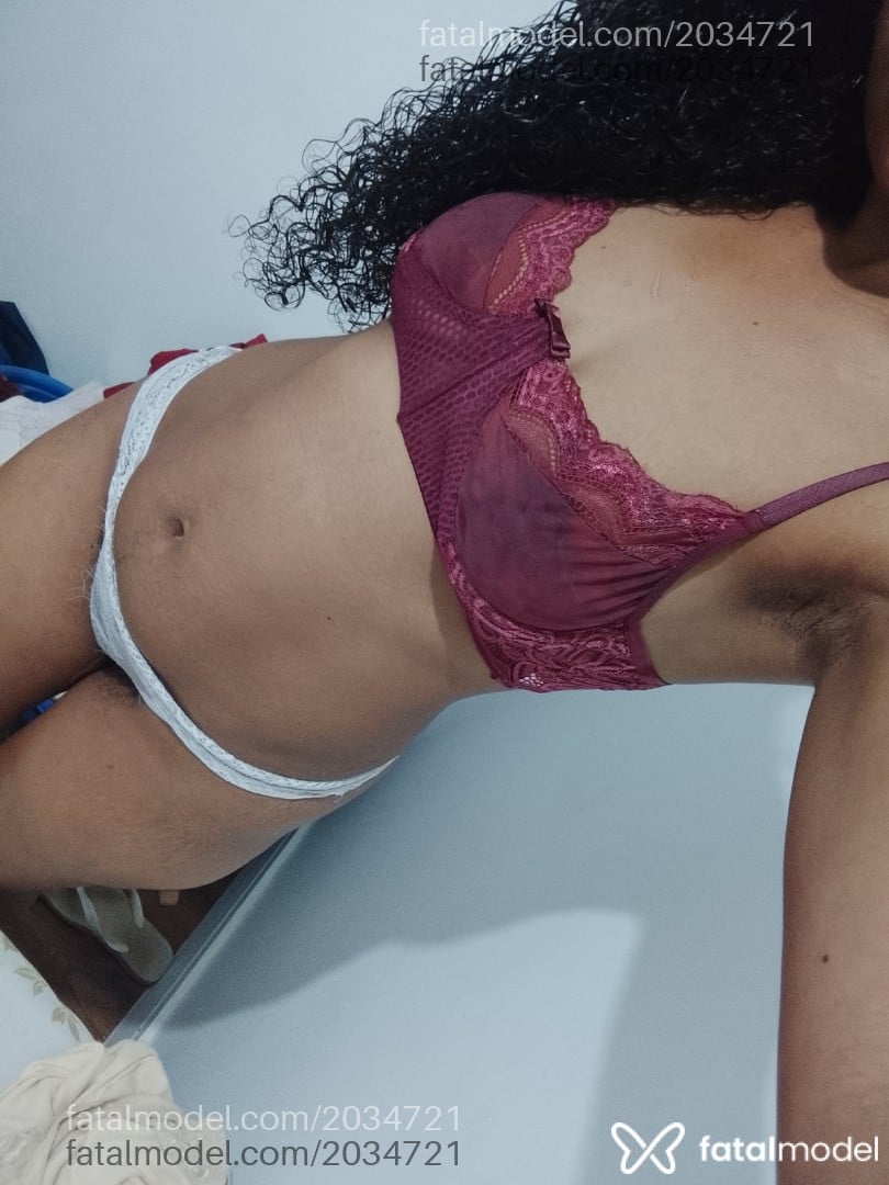 Acompanhante mulher morena (o) de olhos pretos - Patrícia