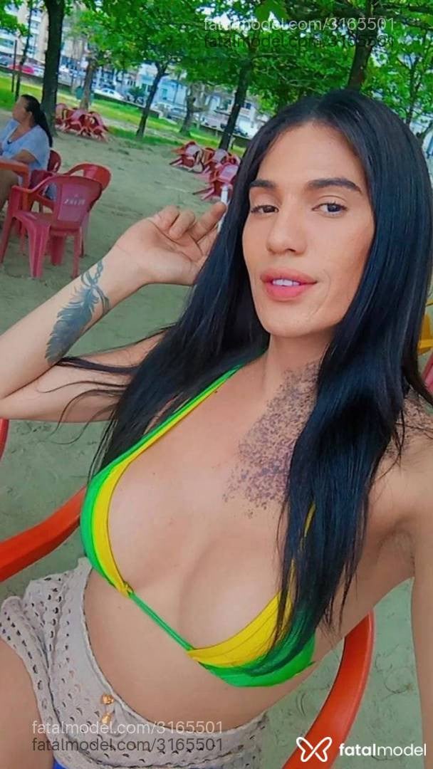 Acompanhante mulher trans morena (o) de olhos castanhos - Beatriz Xavier
