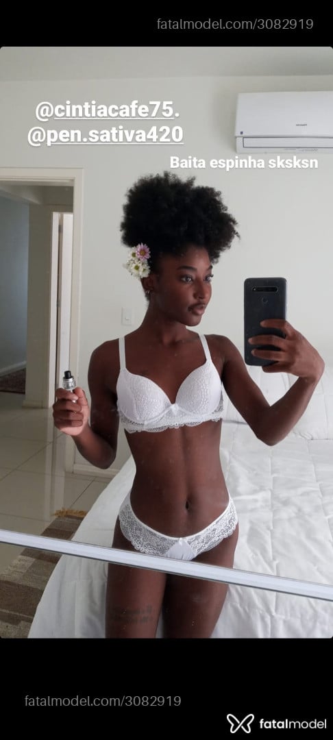 Acompanhante mulher morena (o) de olhos pretos - Pretinhaebony