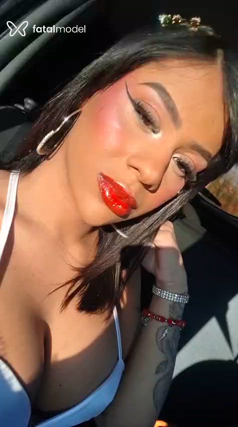 Acompanhante mulher trans morena (o) de olhos pretos - Gabrielly Martins