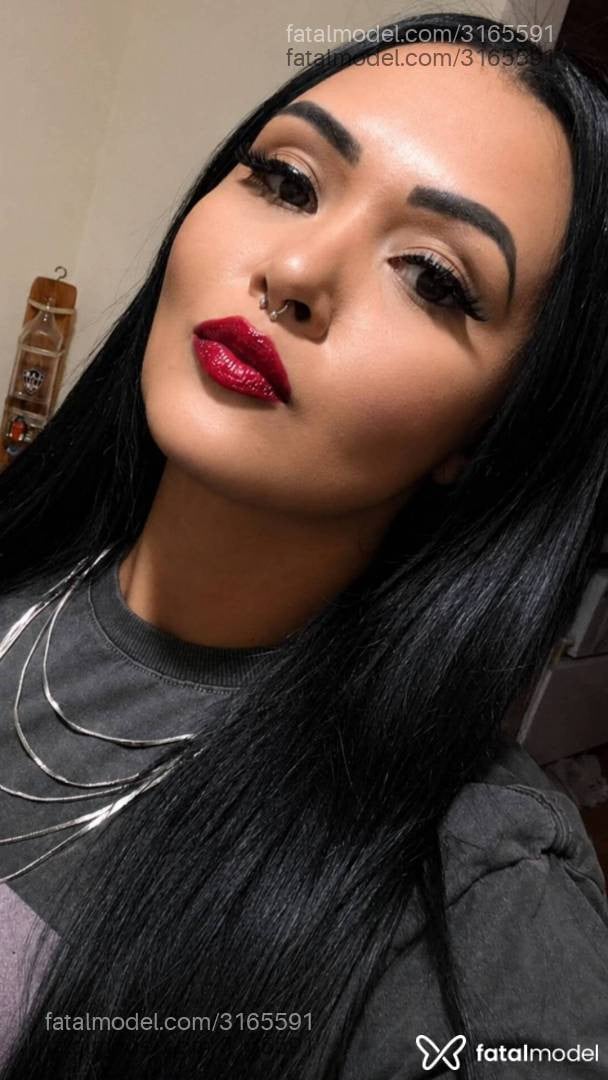 Acompanhante mulher morena (o) de olhos castanhos - Dania