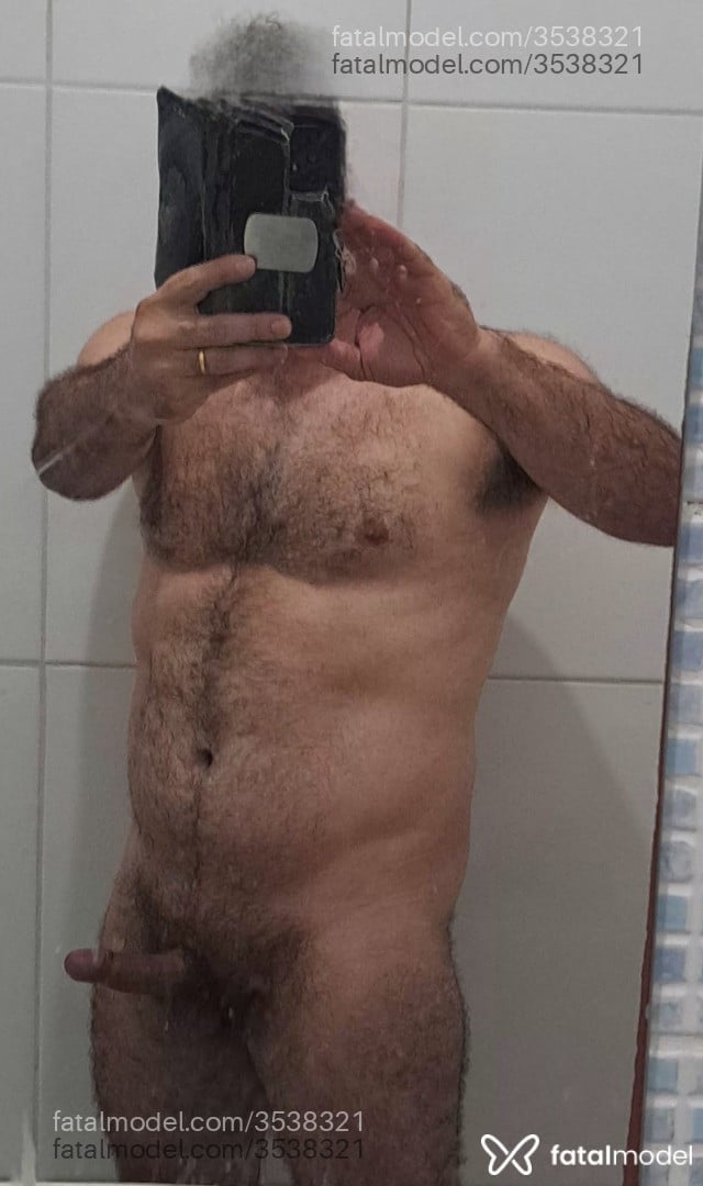 Acompanhante homem com cabelo grisalho de olhos mel - Professor
