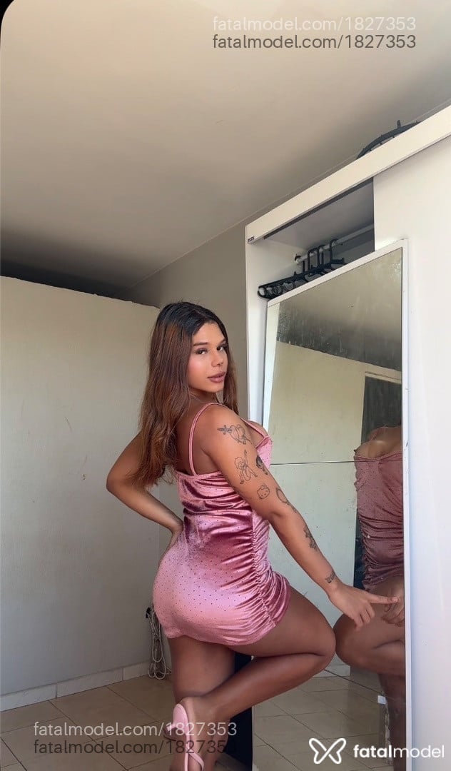 Acompanhante mulher trans ruiva (o) de olhos castanhos - Beatriz