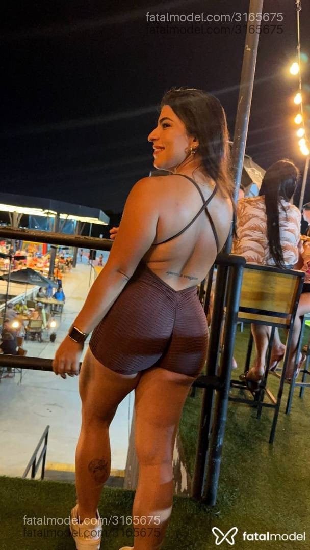 Acompanhante mulher com cabelo castanho de olhos castanhos em Ananindeua - Giovana