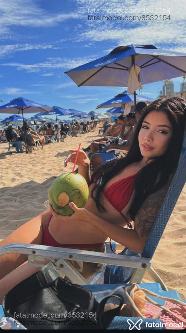 Acompanhante mulher morena (o) de olhos mel - Monica Gfe Acompanhante mulher morena (o) de olhos mel - Monica Gfe