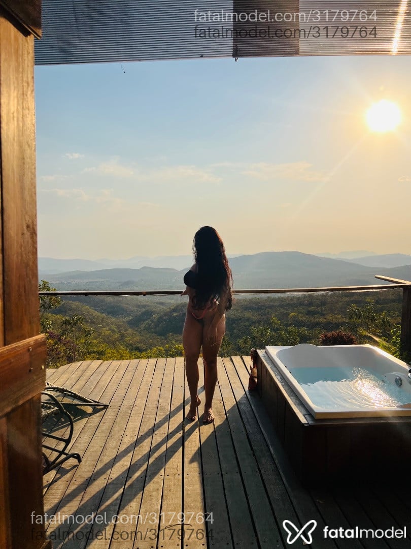 Acompanhante mulher morena (o) de olhos castanhos - Karen