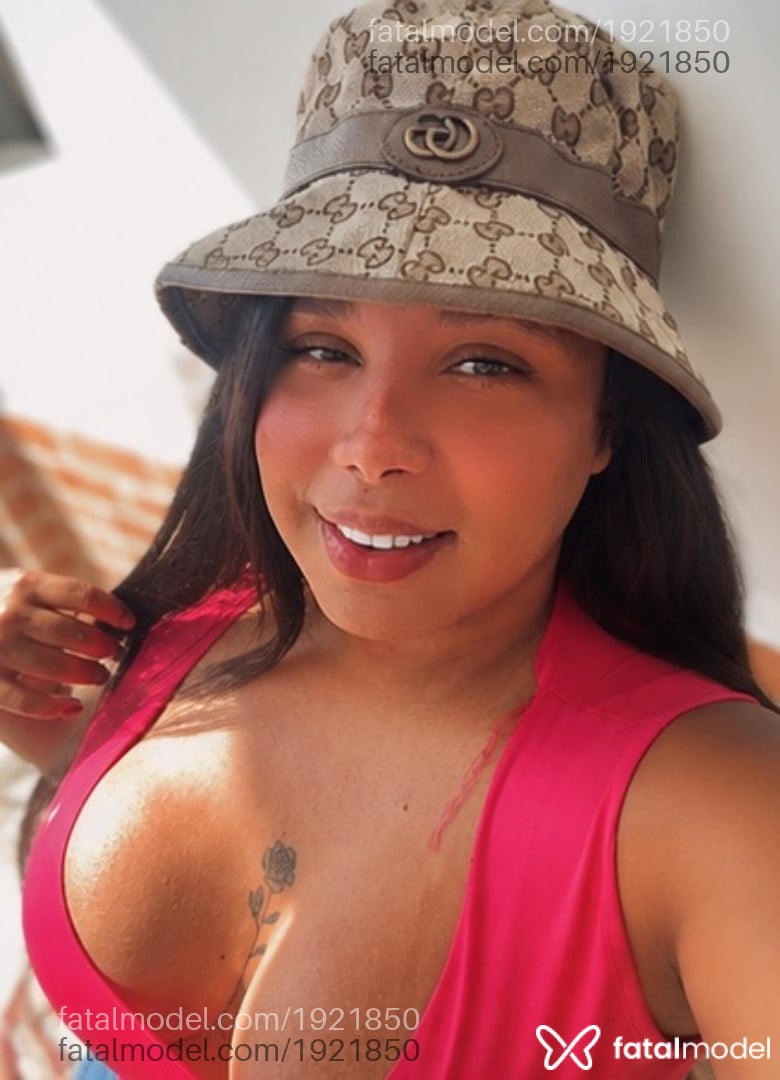 Acompanhante mulher trans morena (o) de olhos castanhos - Yndia