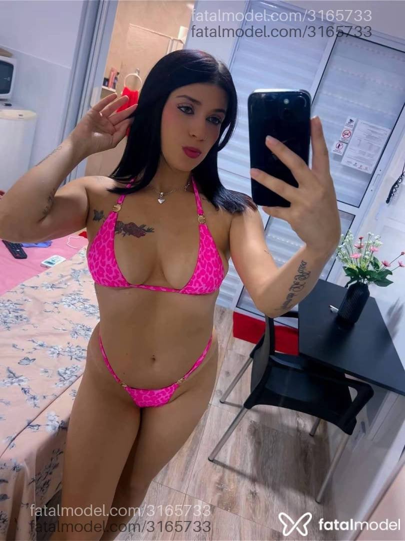 Acompanhante mulher morena (o) de olhos verdes - Isíis