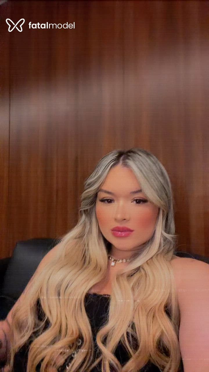 Acompanhante mulher loira (o) de olhos castanhos - Lorena Vick