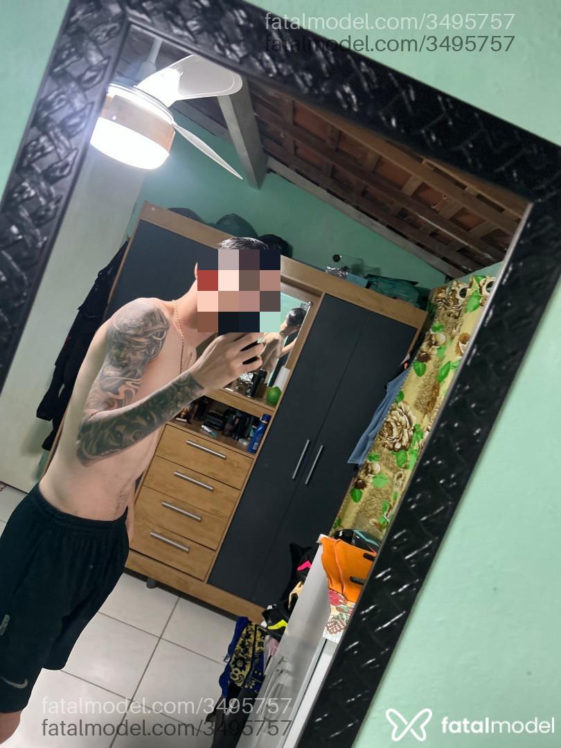 Acompanhante homem com cabelo castanho de olhos pretos - Jssouza