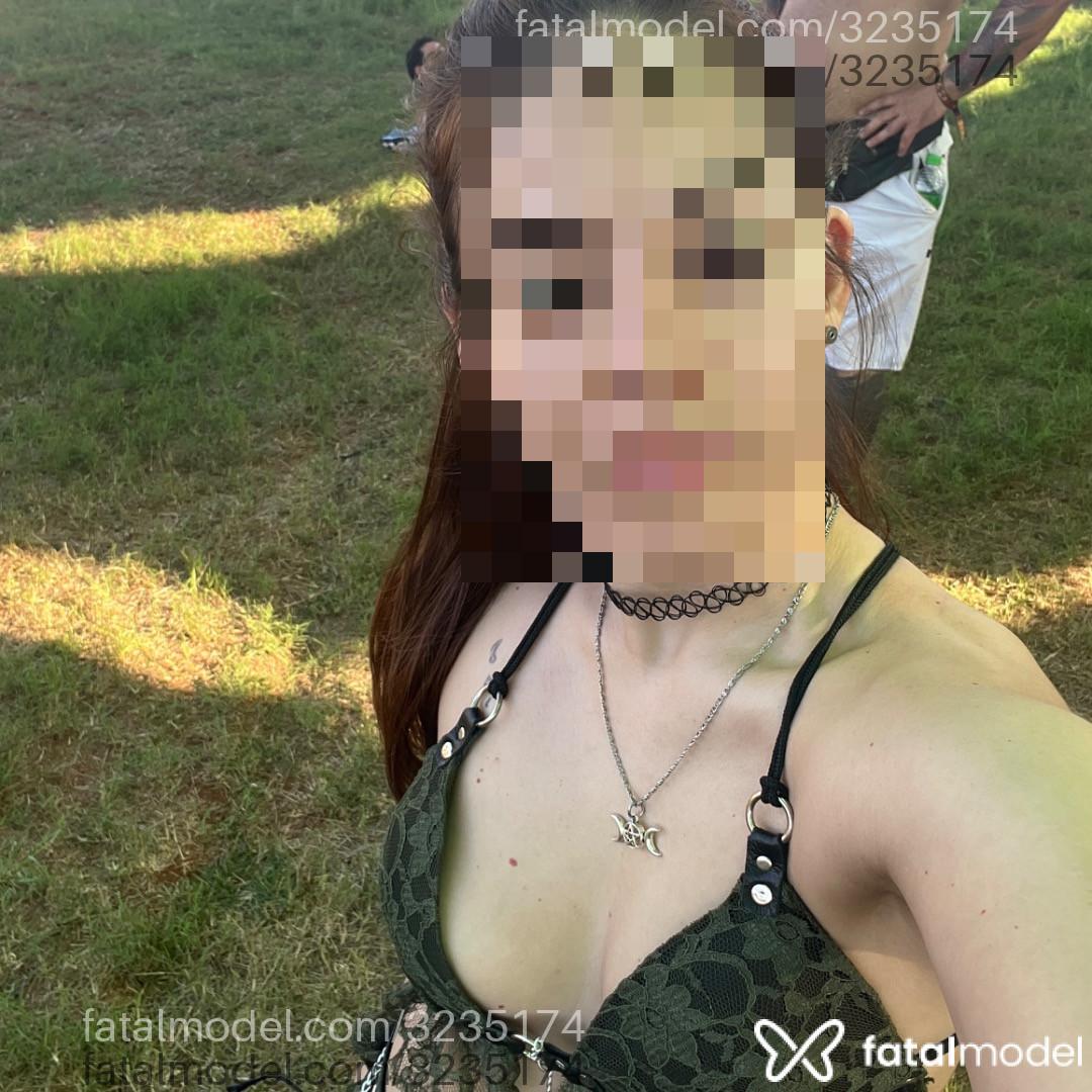 Acompanhante mulher com cabelo castanho de olhos castanhos - Sininho