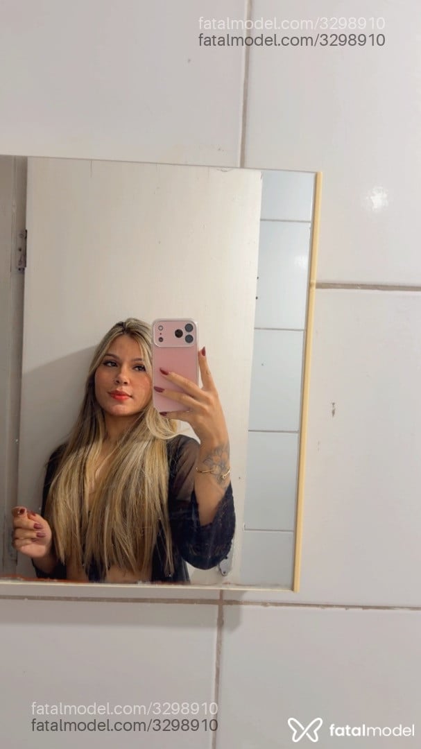 Acompanhante mulher loira (o) de olhos castanhos - Isadora Alves
