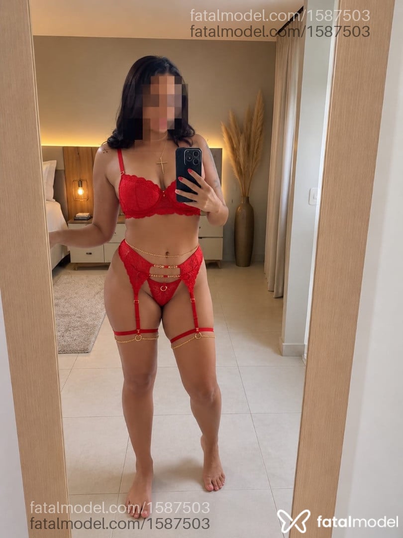 Acompanhante mulher morena (o) de olhos pretos - Antonella Queiroz