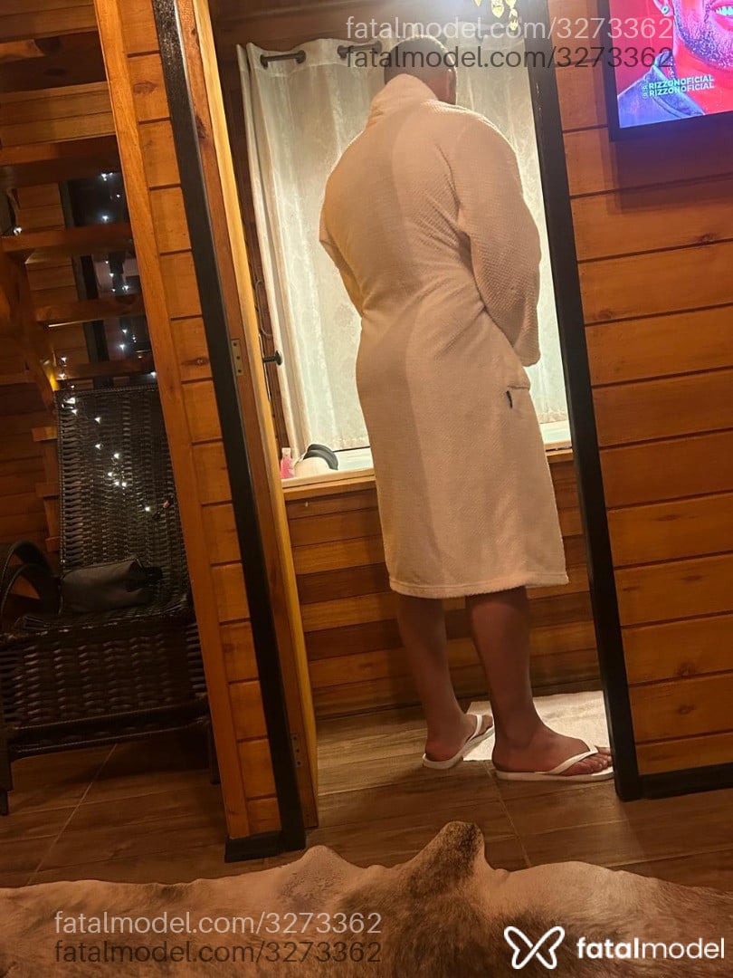 Acompanhante homem com cabelo castanho de olhos castanhos - Allfaa