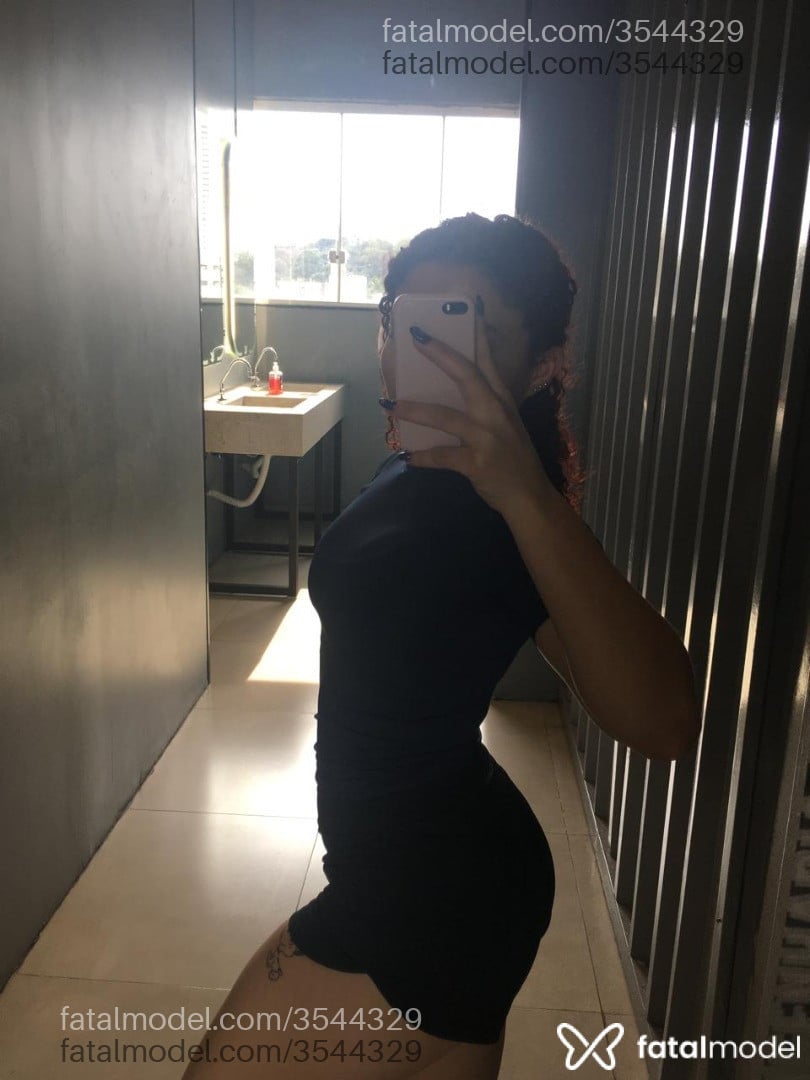Acompanhante mulher com cabelo castanho de olhos pretos - Paula