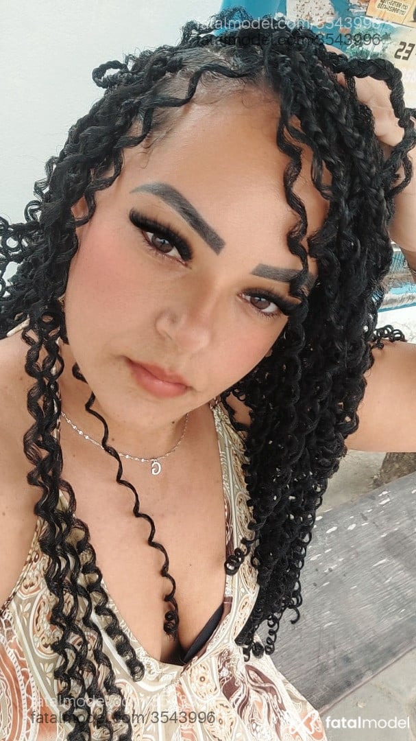 Acompanhante mulher morena (o) de olhos castanhos - Morena