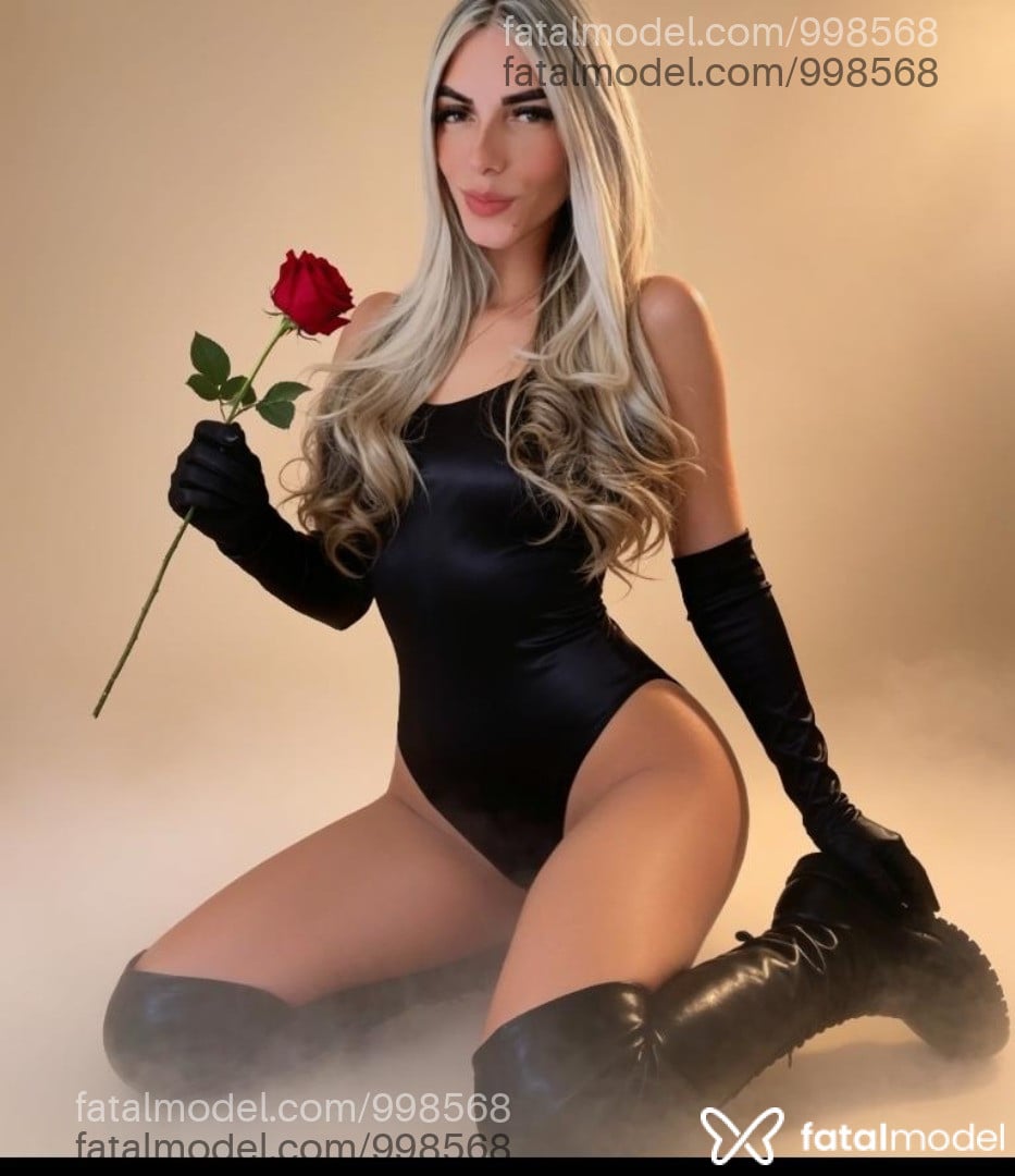 Acompanhante mulher trans loira (o) de olhos castanhos - Gabyy