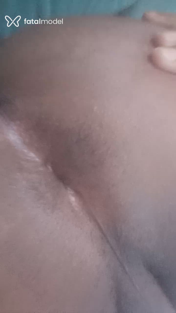 Acompanhante mulher trans morena (o) de olhos pretos - Teteh Souza