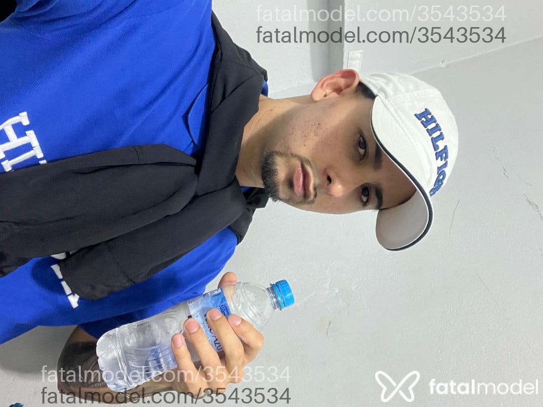 Acompanhante homem morena (o) de olhos castanhos - Guilherme