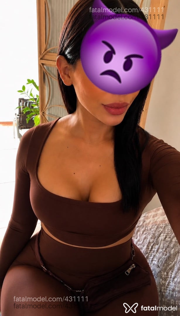 Acompanhante mulher trans morena (o) de olhos castanhos - Letícia Freitas