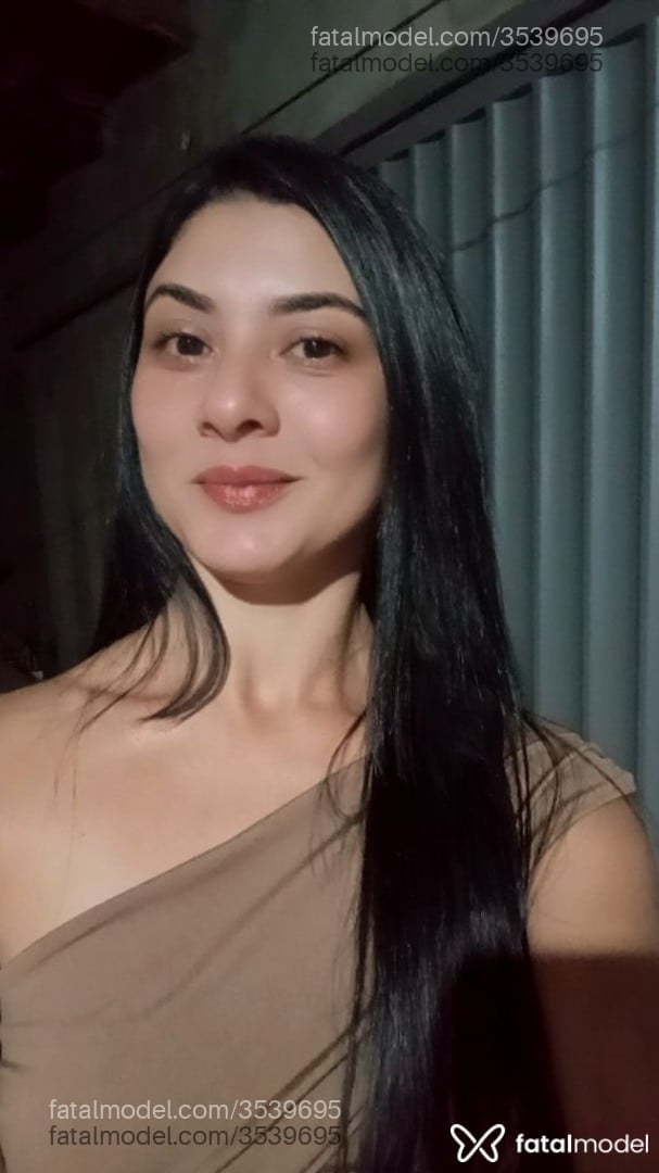 Acompanhante mulher morena (o) de olhos pretos - Renata