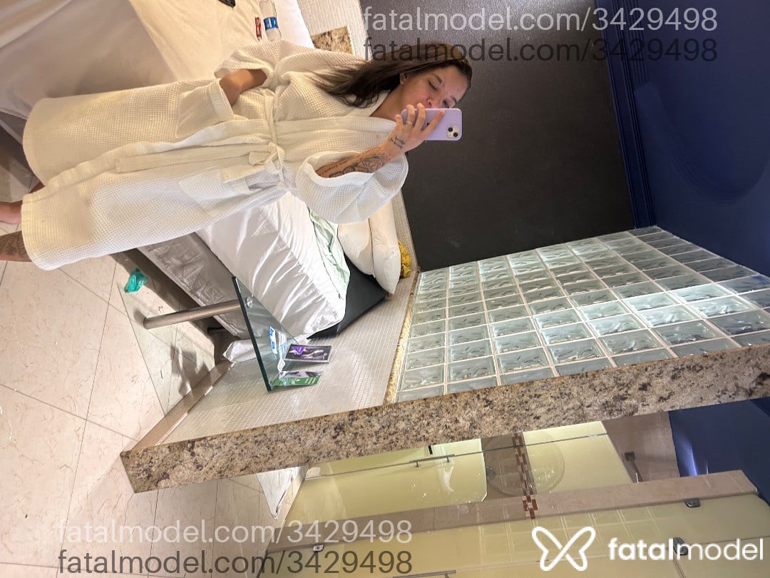 Acompanhante mulher com cabelo castanho de olhos castanhos - Anny Melo