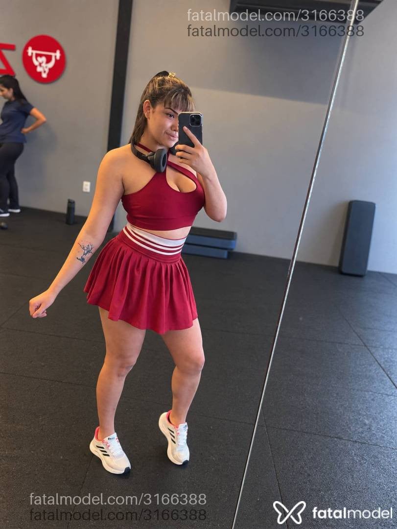 Acompanhante mulher morena (o) de olhos pretos - Allyne Nunes