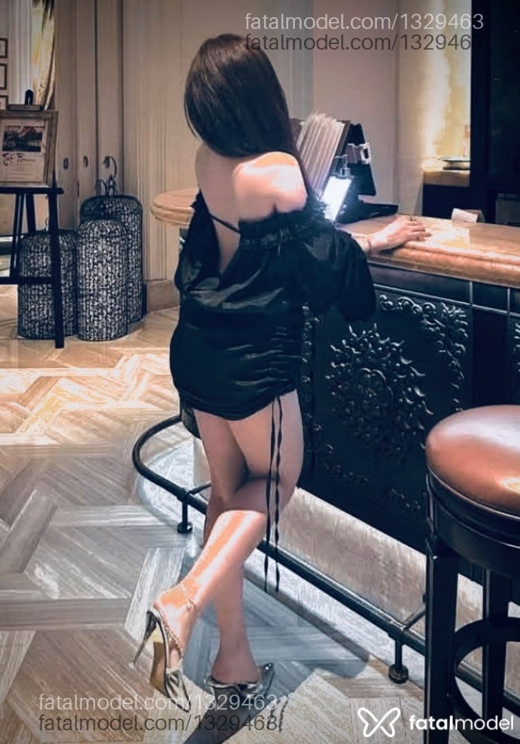 Acompanhante mulher com cabelo castanho de olhos castanhos - lETICIA GOMES