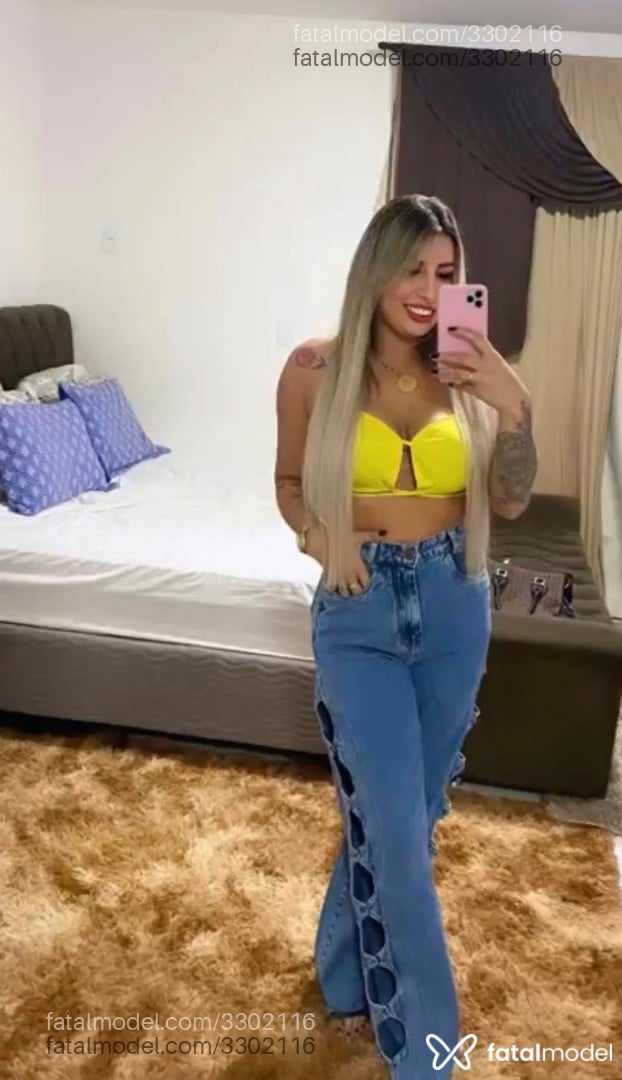 Acompanhante mulher loira (o) de olhos pretos - Bel Santos